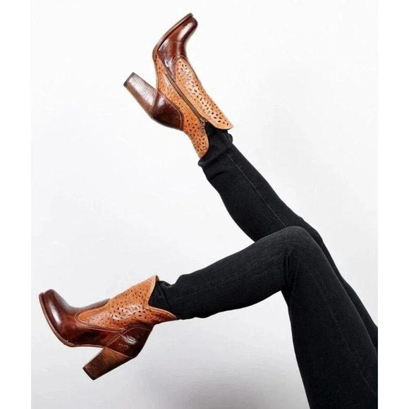 Bed Stu Irma Women’s Tan Cutout Round Toe Teak Rustic Rust Ankle Boots Size 8 - Picture 2 of 10